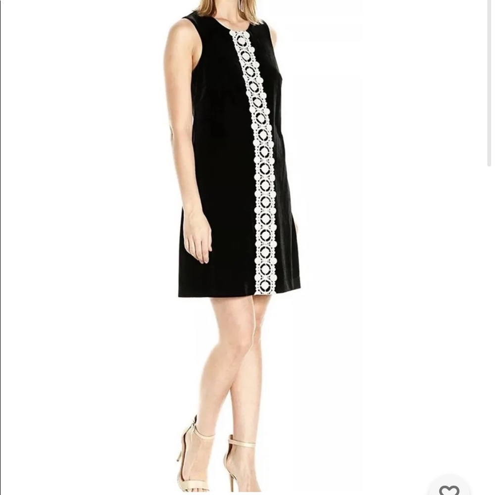 Solid velvet dress with lace trim